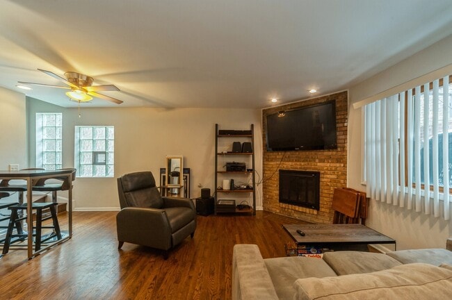 Building Photo - 542 W Arlington Pl