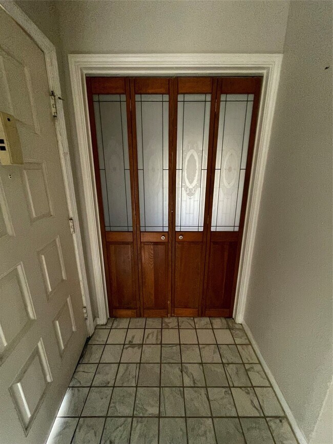 Building Photo - 2121 El Paseo St