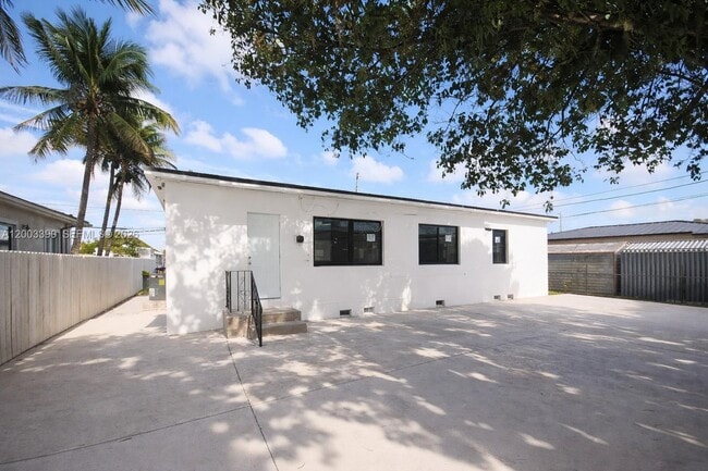 Building Photo - 1610 NW 31st Ave