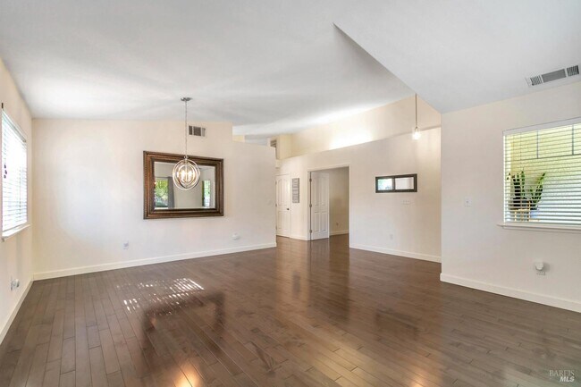 Building Photo - 3257 Vista Del Lago Way