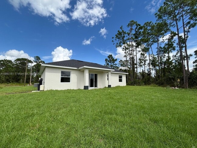 Building Photo - 1018 Maddock St E