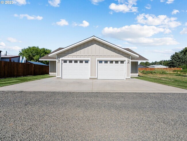 Building Photo - 600 N Earl Ct