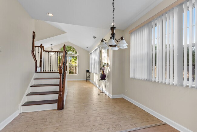 Building Photo - 120 Stonewood Pl