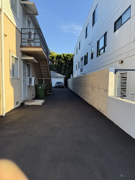One car garage included - 14818 Magnolia Blvd