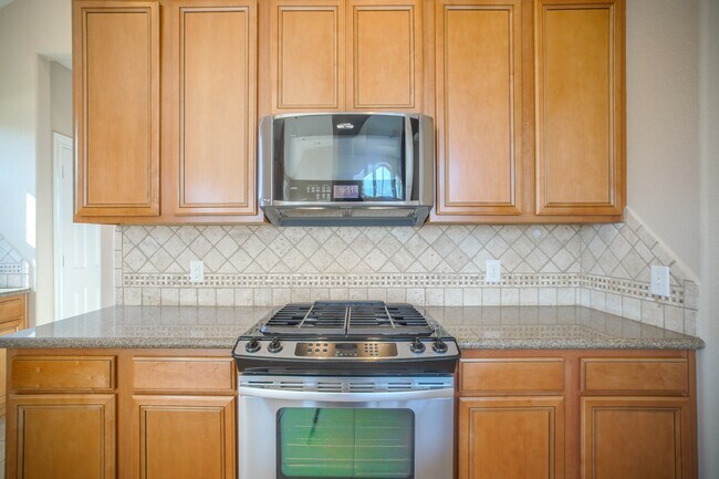 Building Photo - 2 Hadlock Pl
