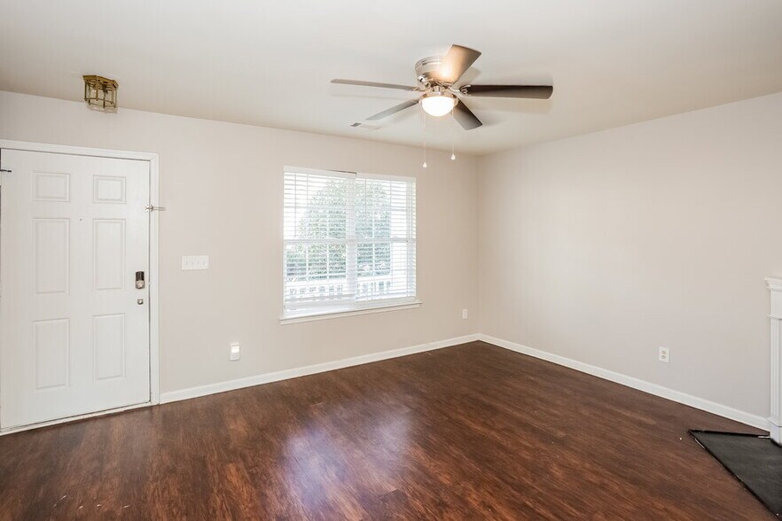 Building Photo - 5713 Henderson Oaks Dr