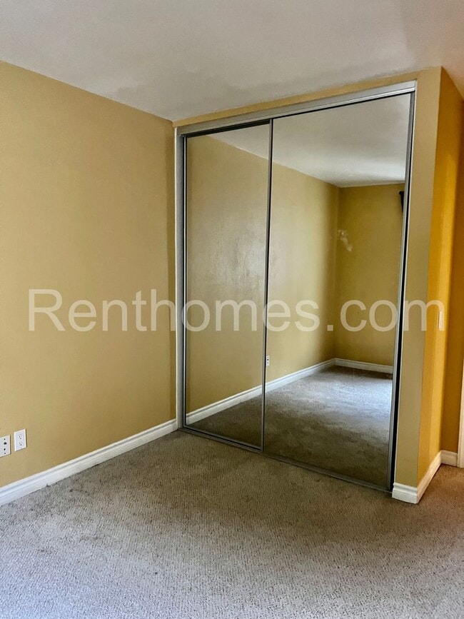 Building Photo - 9929 Azuaga St