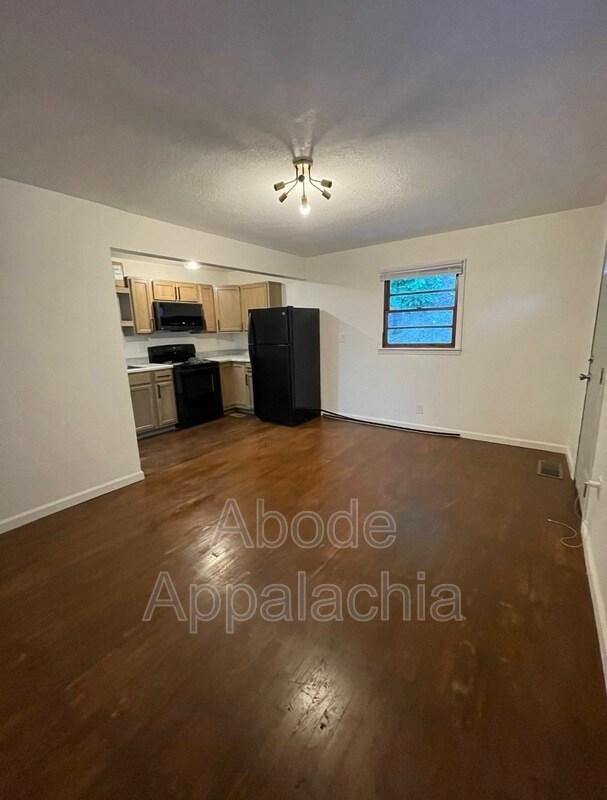 Building Photo - 187 Poplar St