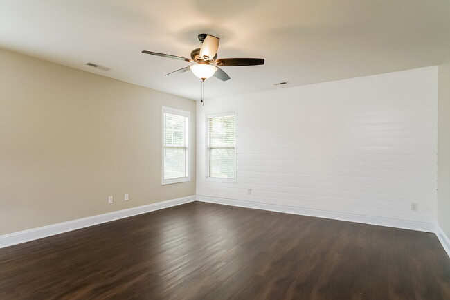 Building Photo - 151 Sharpstone Ln