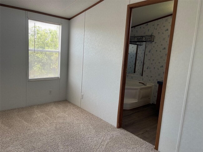 Building Photo - 605 Rd 5816