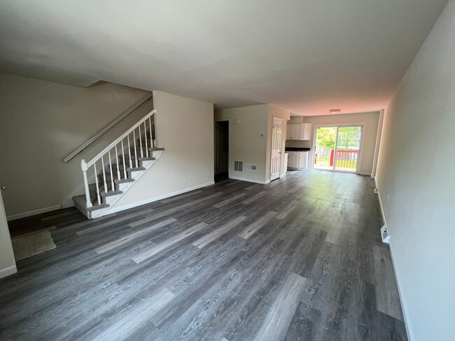 Building Photo - 3BR Townhome - Northampton School District