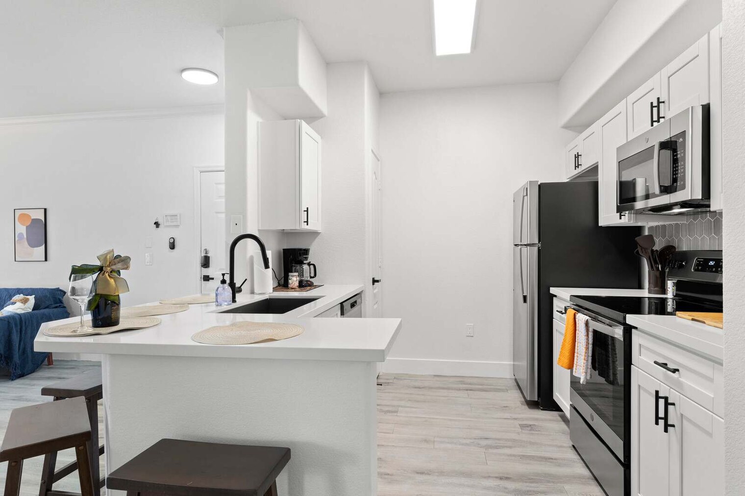 Building Photo - 875 W Pecos Rd