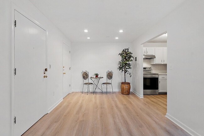 Building Photo - 272 Albion St