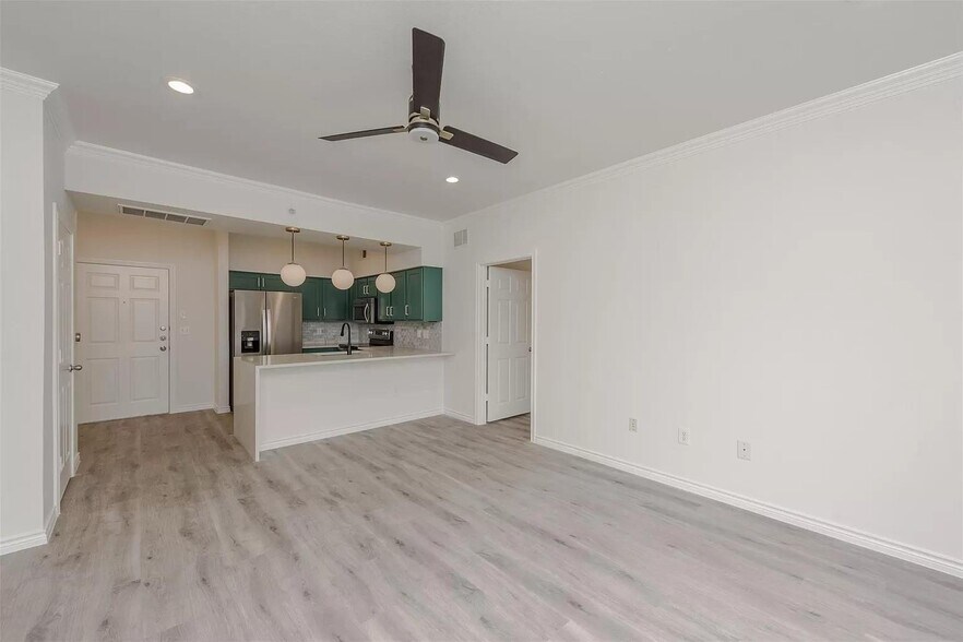 Building Photo - 3102 Kings Rd