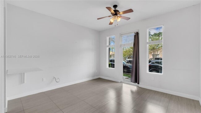 Building Photo - 533 NE 3rd Ave