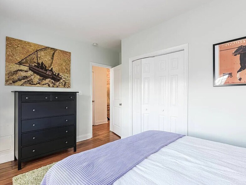 Building Photo - 1008 8th St NE