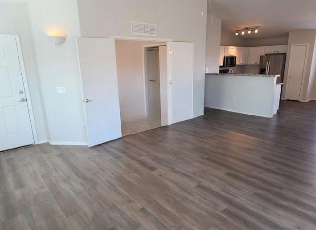 Building Photo - 11055 W Willow Field Dr