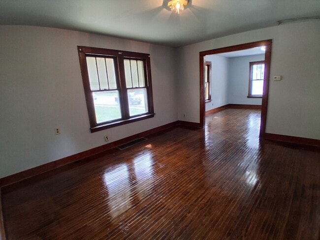 Building Photo - 1143 N State St