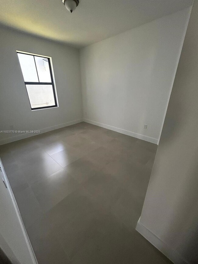 Building Photo - 14415 SW 13th Terrace