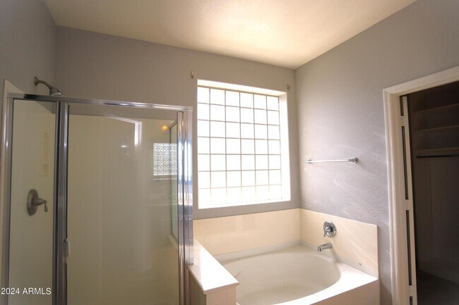 Building Photo - 2840 S Miller Dr