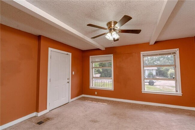 Building Photo - 100 Esplanade Ave