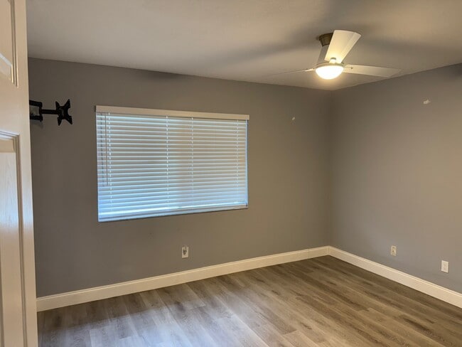 Building Photo - 2932 Eastwood Dr