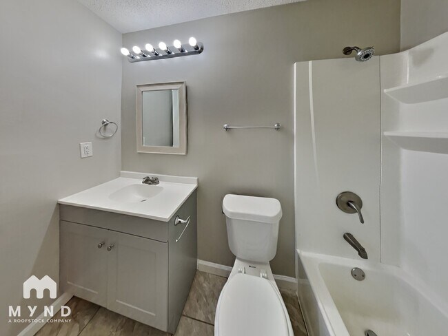 Building Photo - 3422 Laurelwood Dr