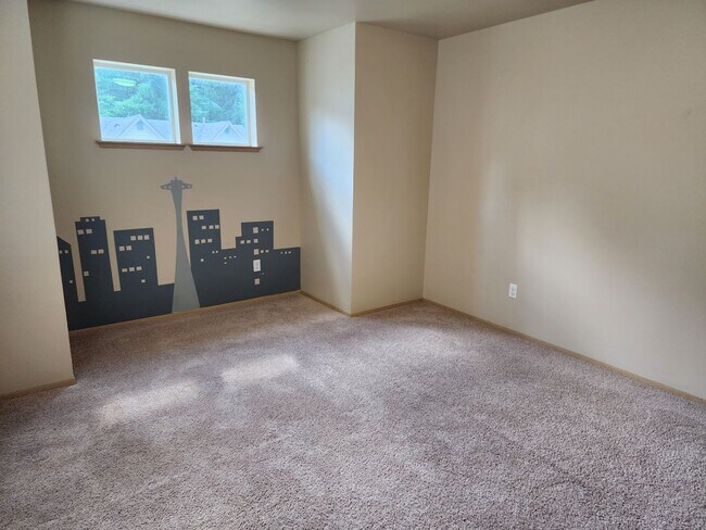 Building Photo - 1569 Burnside Pl