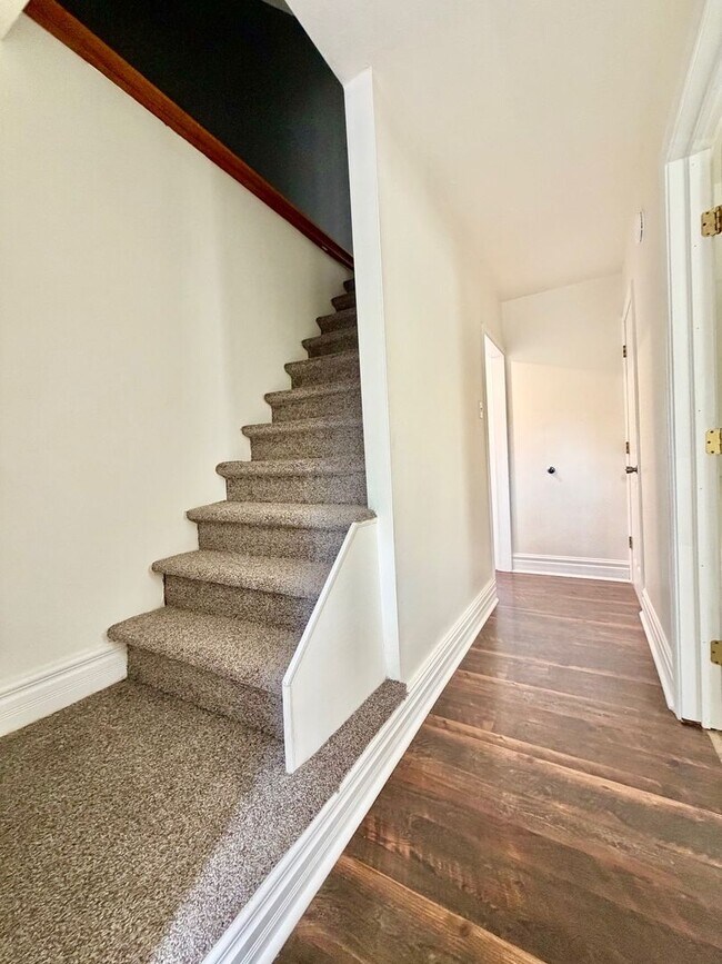 Building Photo - Cozy + Convenient Hanover 3BR w/ Backyard ...