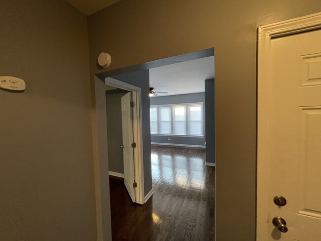 Building Photo - 7843 S Cregier Ave