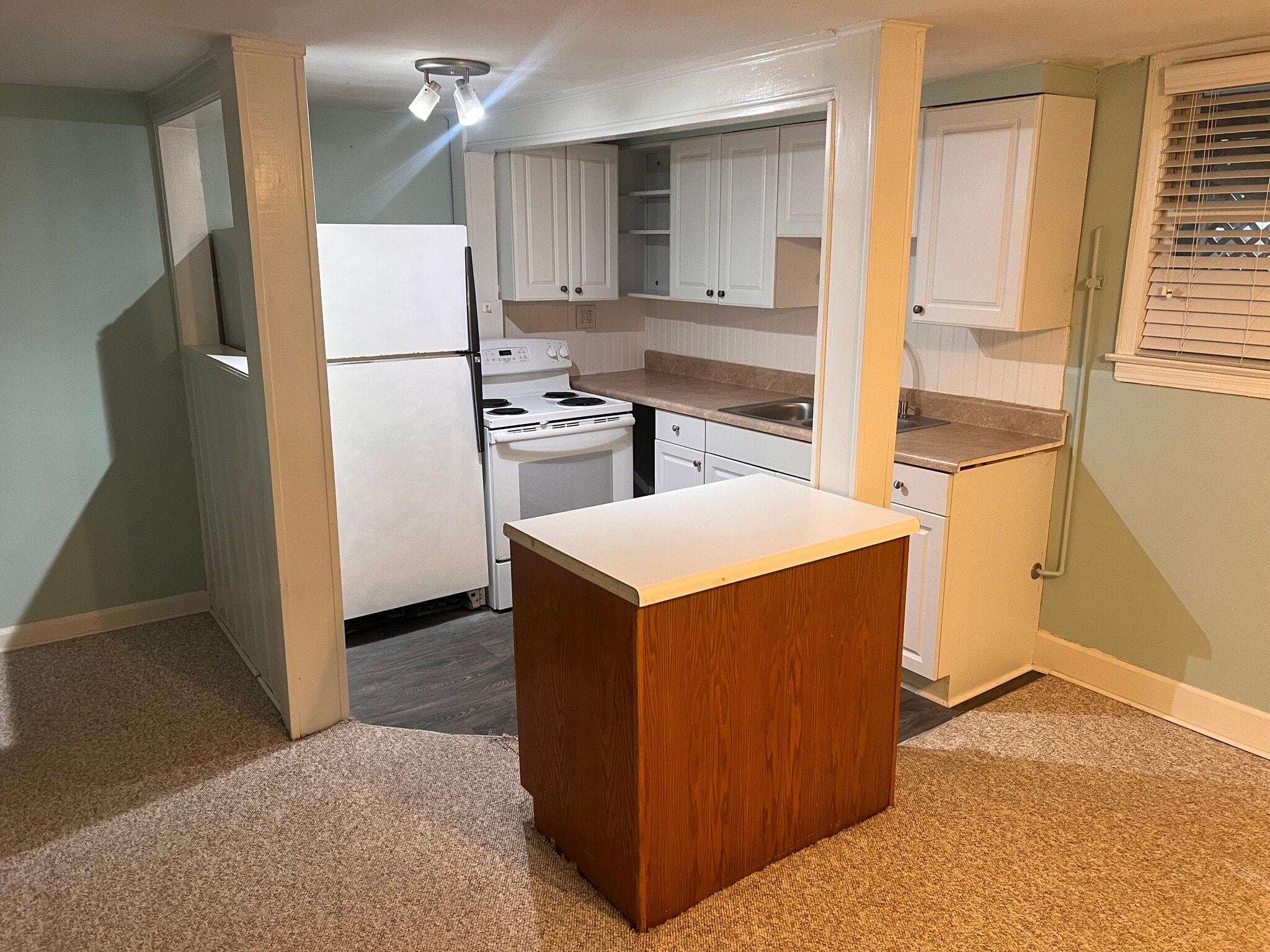 Kitchen and island - 1377 Scott Blvd