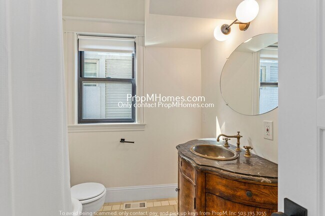 Building Photo - Charming Three Bedroom Home In N Portland!