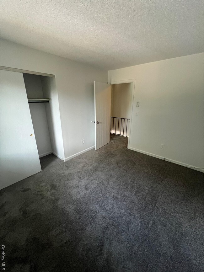 Building Photo - 7 Hudson Heights Dr