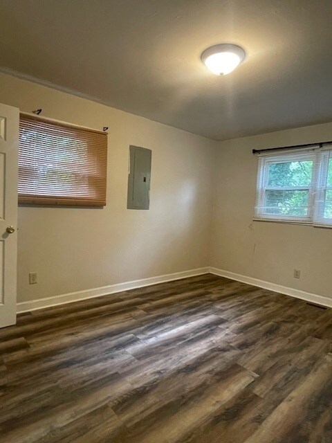 Building Photo - 2-bedroom 1 Bathroom