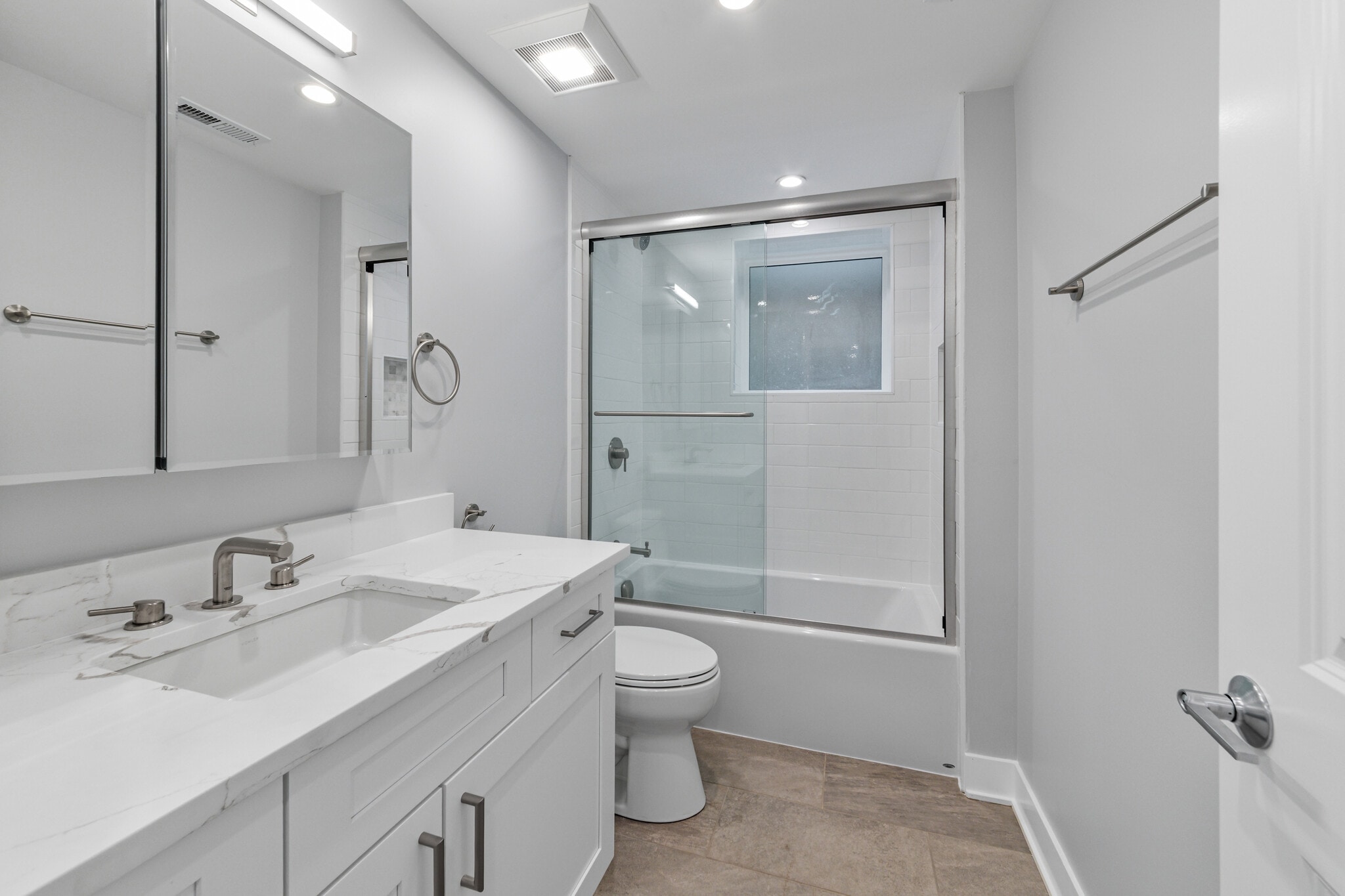 Building Photo - 935 W Winona St