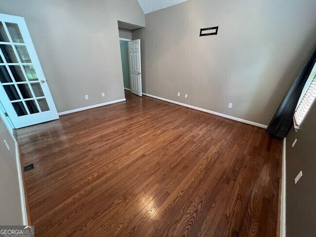 Building Photo - 300 Wisteria Way