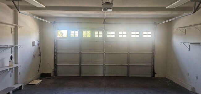 Building Photo - Spacious 5-Bedroom, 2.5-Bath Home for Rent in Madera