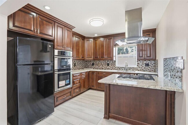 Building Photo - 2121 Park St N