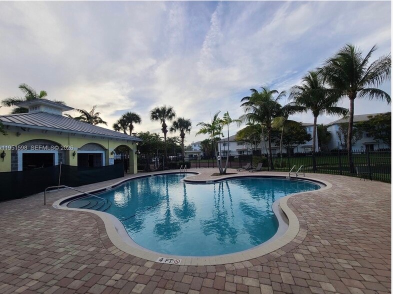 Building Photo - 3601 NW 14th Ct