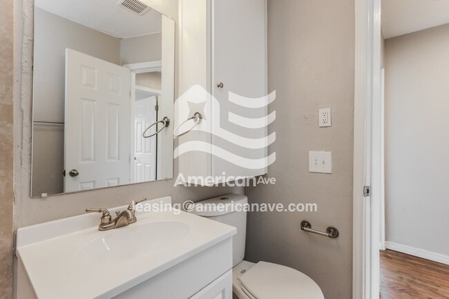 Building Photo - 4017 Dogwood Dr