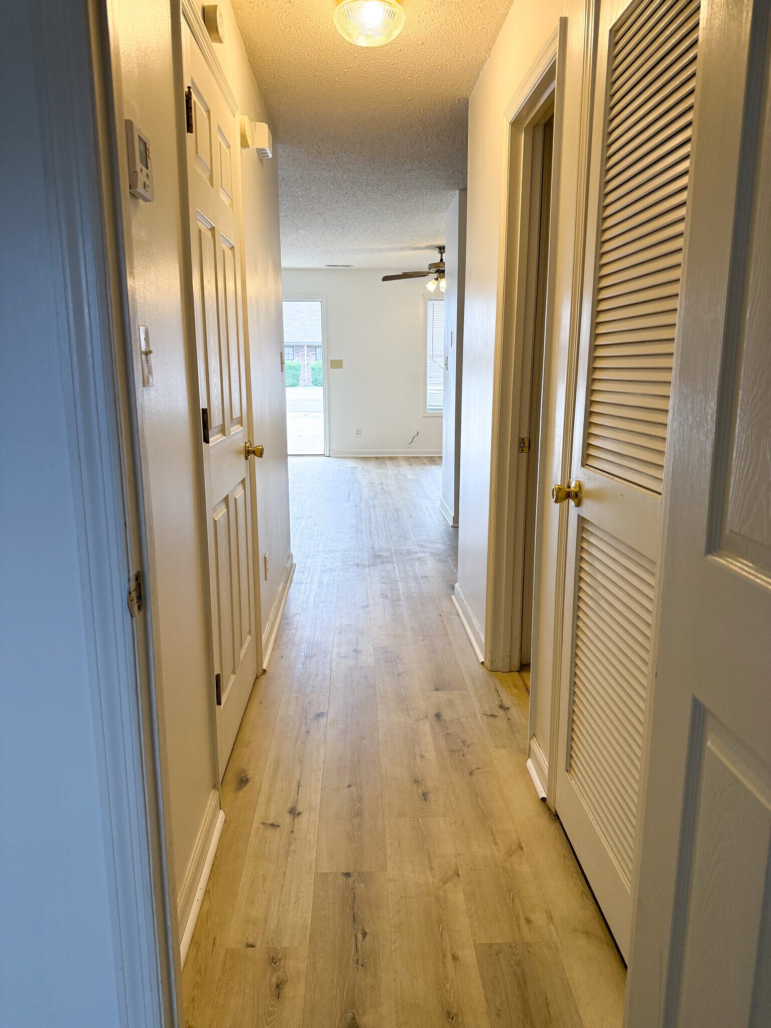 Building Photo - 409 E Roosevelt Ave