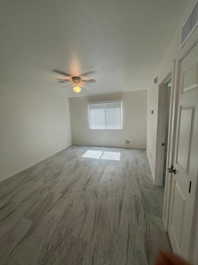Building Photo - FULLY REMODELED 1 BED. APT. / AVAILABLE FO...