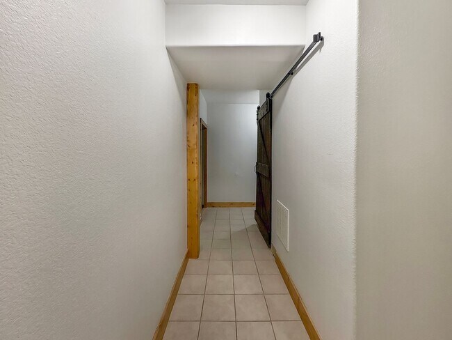 Building Photo - 600 Edgewood Rd