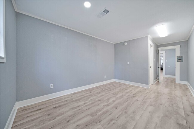 Building Photo - 6003 Weisinger Dr