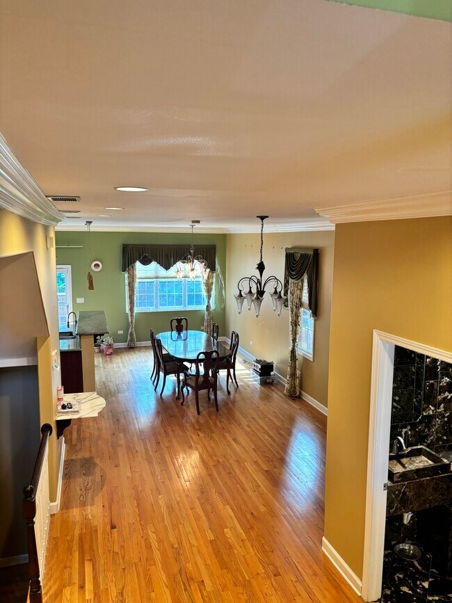 Building Photo - 1650 Linden St