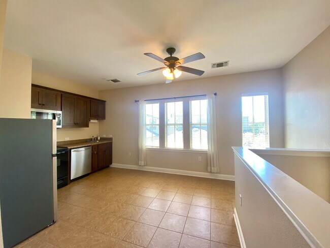 Building Photo - Large Home in Mueller!  Available for October!