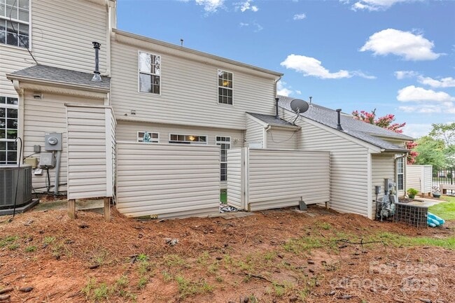 Building Photo - 3834 Thomas Ridge Dr