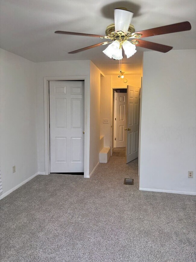 Building Photo - Boltin 19-21