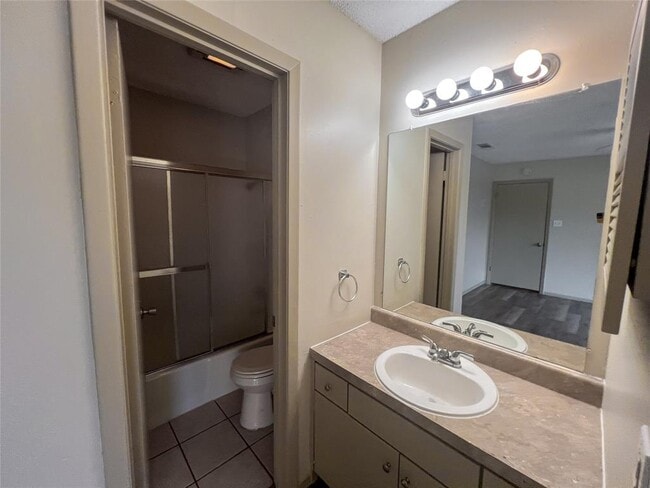 Building Photo - 7206 Creekside Dr
