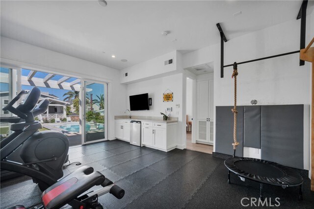 Building Photo - 508 S Juanita Ave